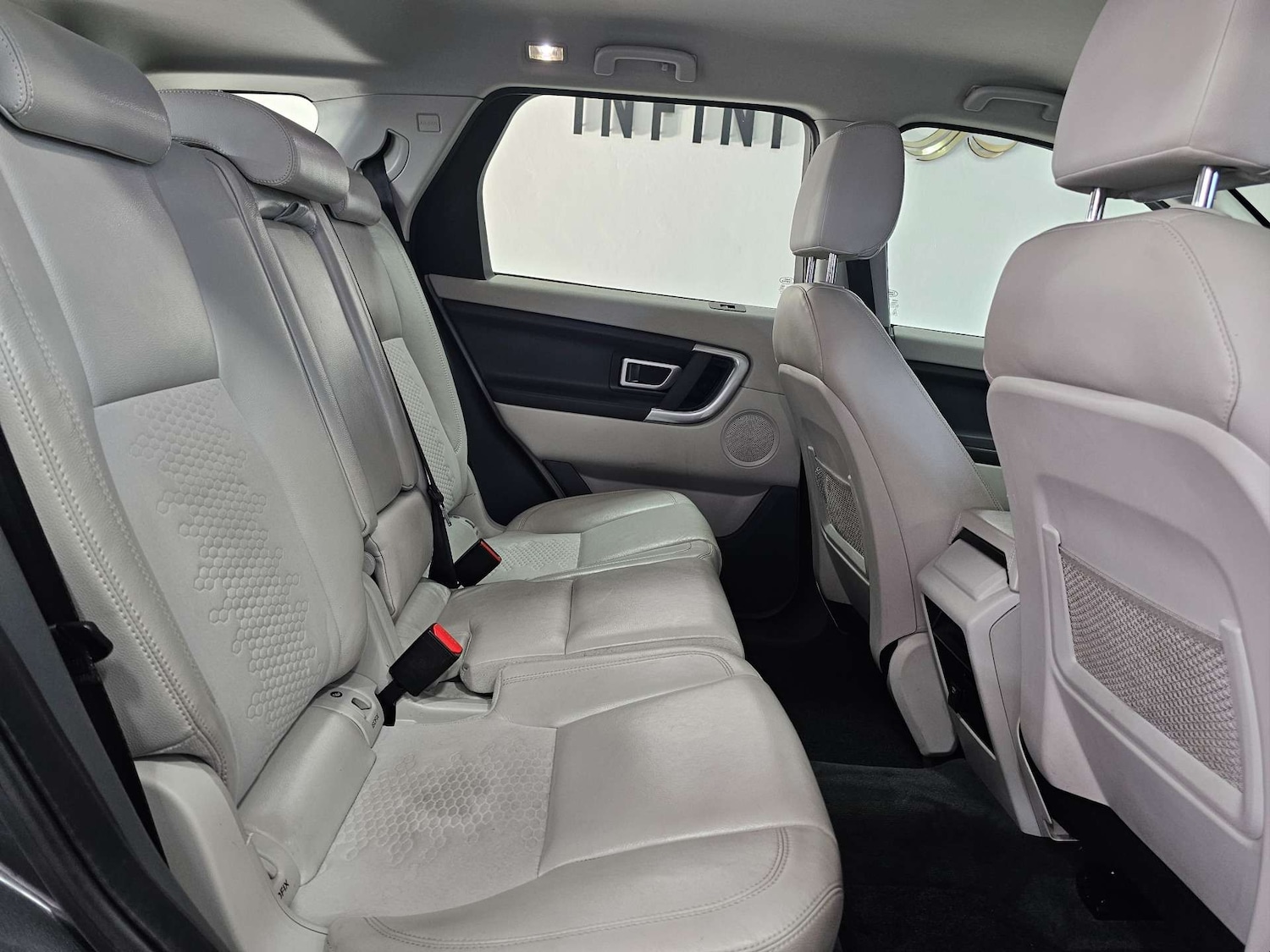 Used Land Rover Discovery Sport 2016 for sale - 77983801: Photo 78