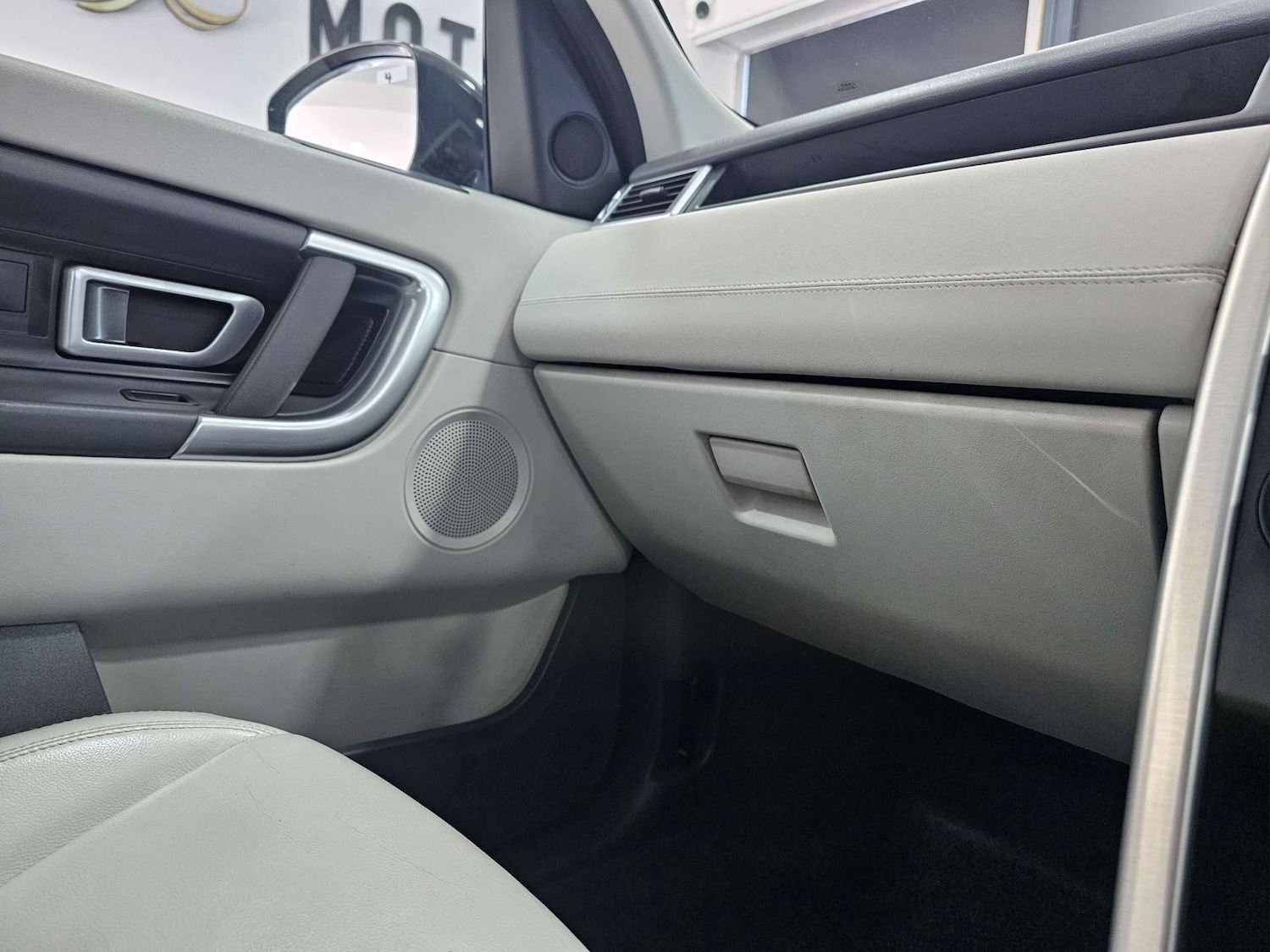 Used Land Rover Discovery Sport 2016 for sale - 77983801: Photo 80