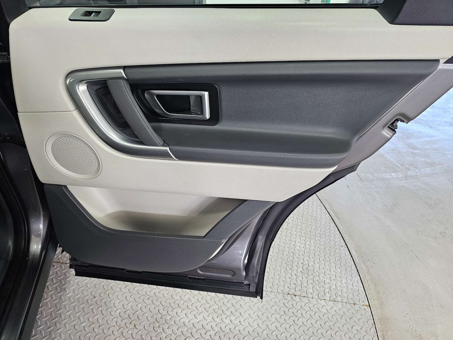 Used Land Rover Discovery Sport 2016 for sale - 77983801: Photo 84