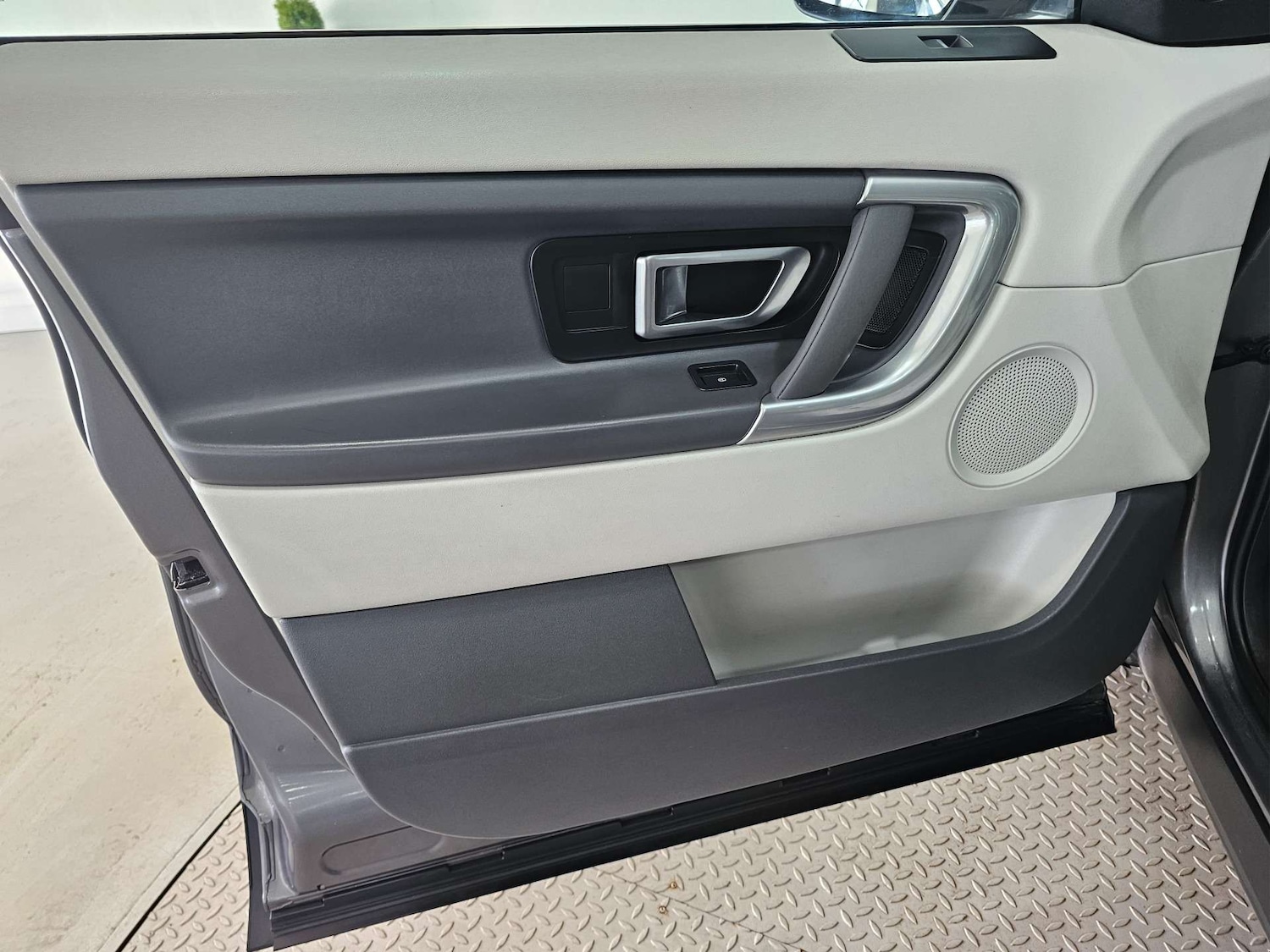 Used Land Rover Discovery Sport 2016 for sale - 77983801: Photo 96