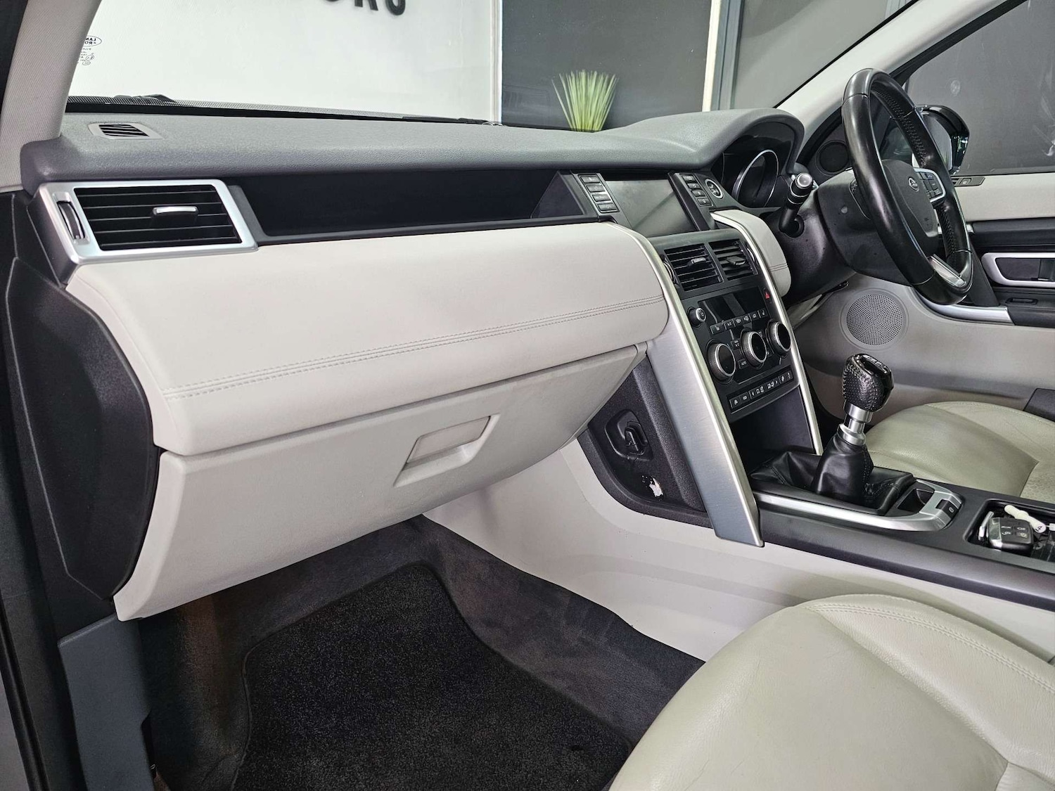 Used Land Rover Discovery Sport 2016 for sale - 77983801: Photo 98