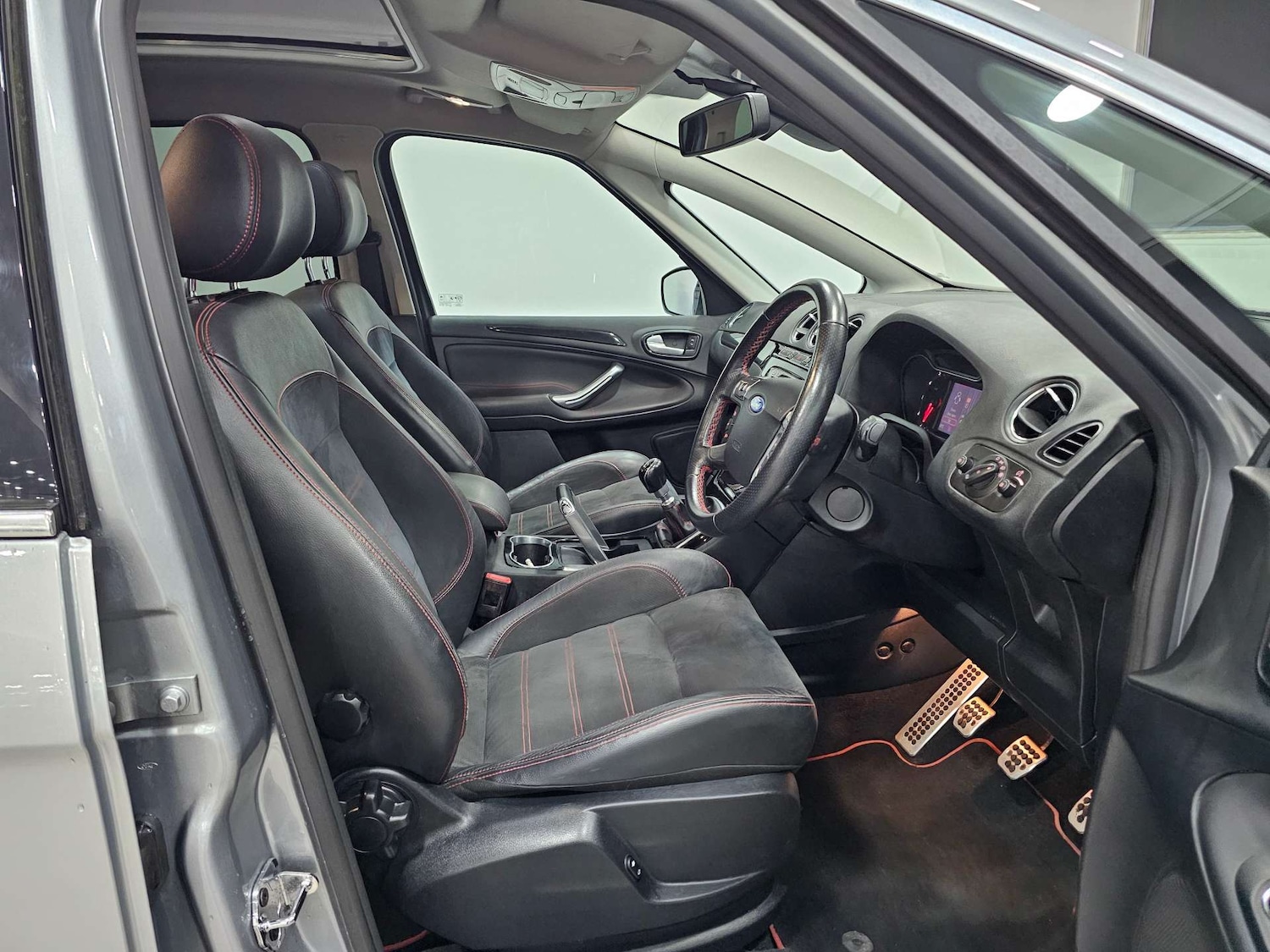 Used Ford S-Max 2013 for sale - 76972457: Photo 2