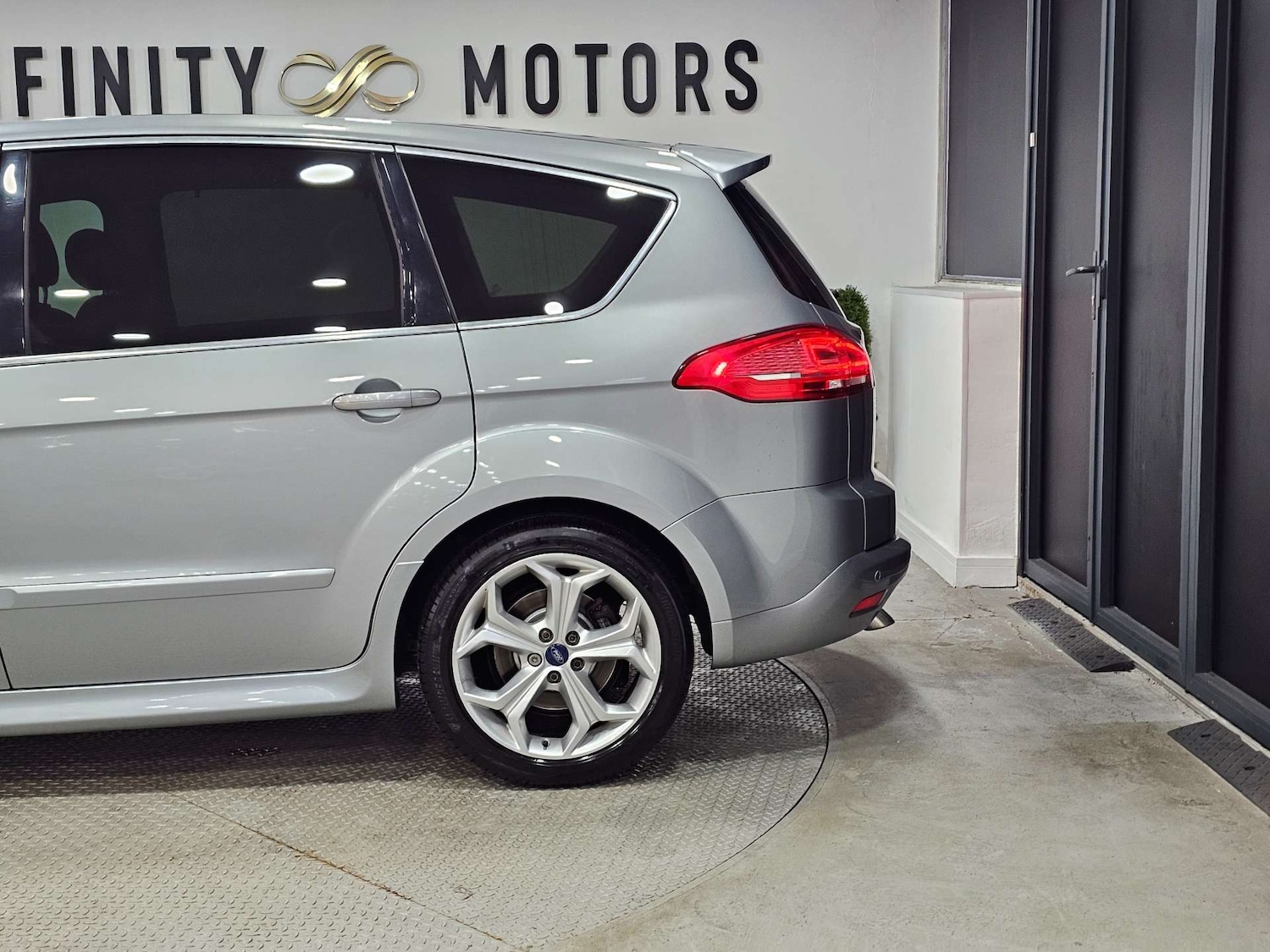 Used Ford S-Max 2013 for sale - 76972457: Photo 21