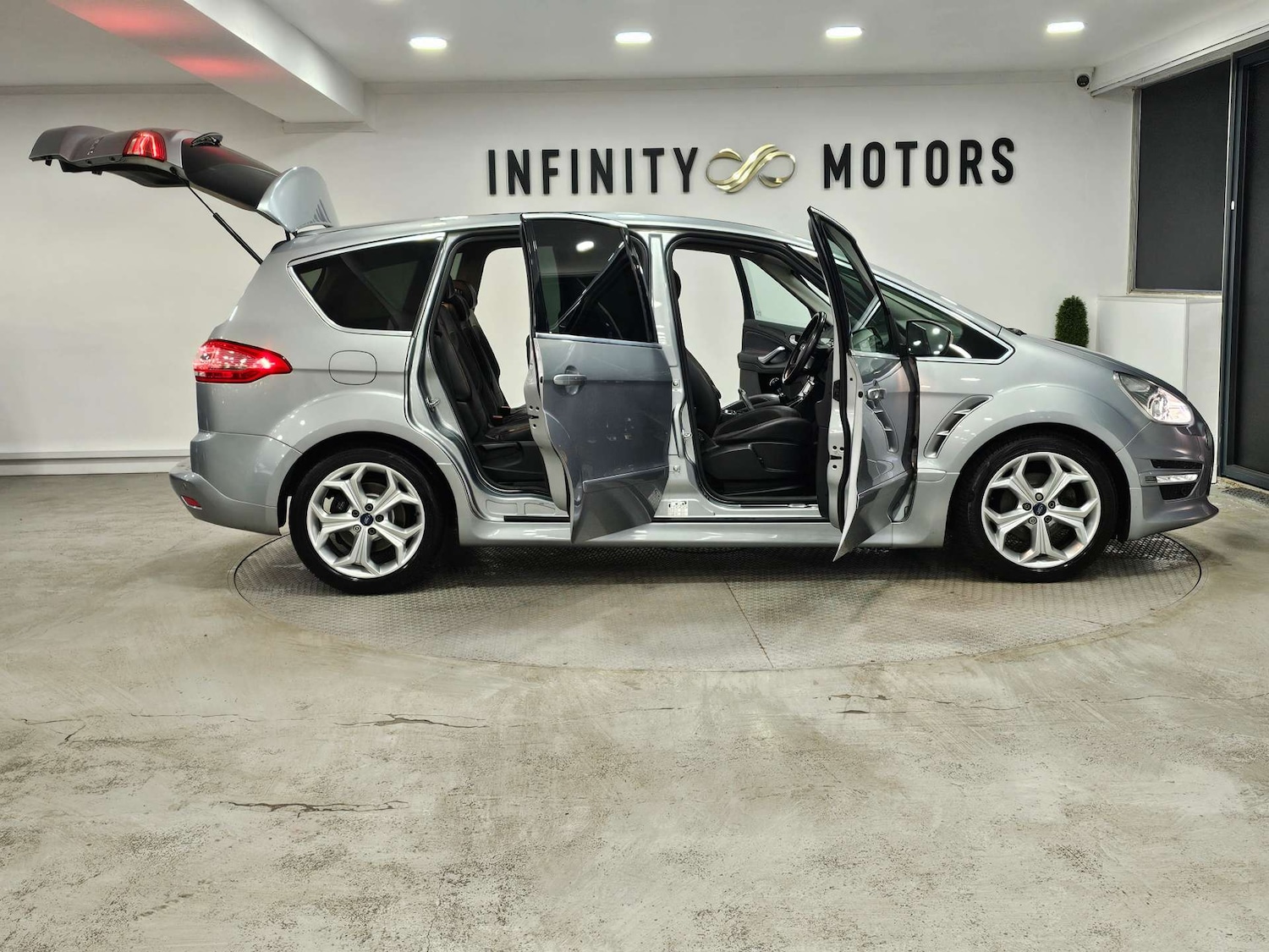 Used Ford S-Max 2013 for sale - 76972457: Photo 42