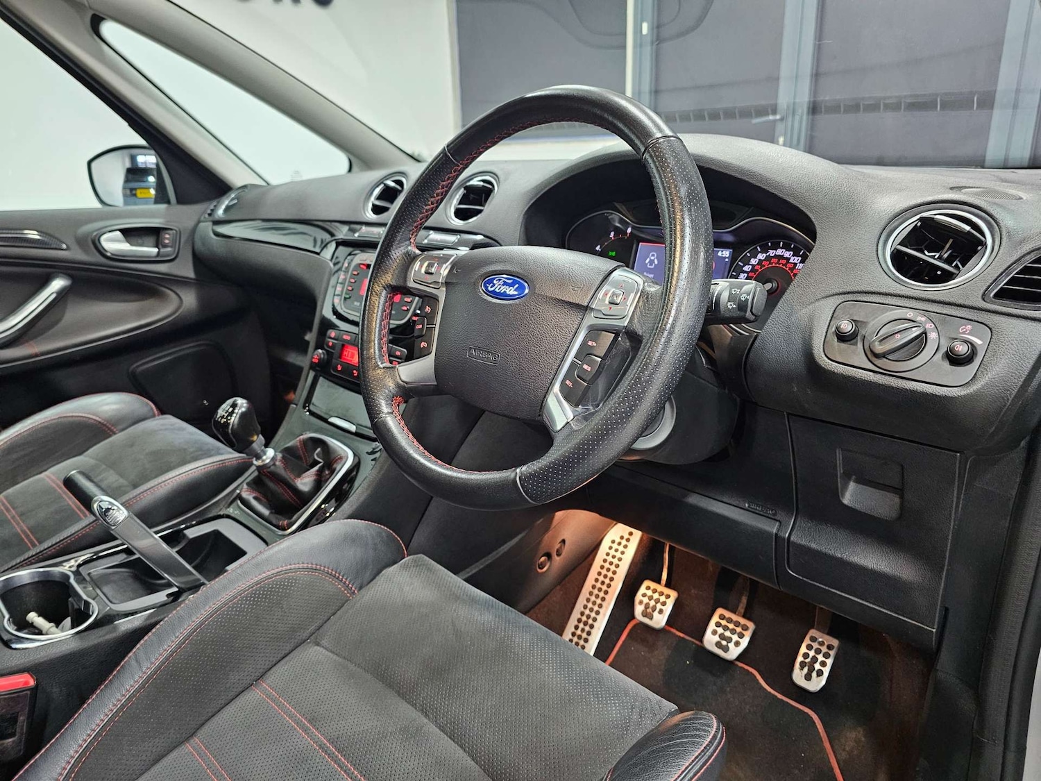 Used Ford S-Max 2013 for sale - 76972457: Photo 5