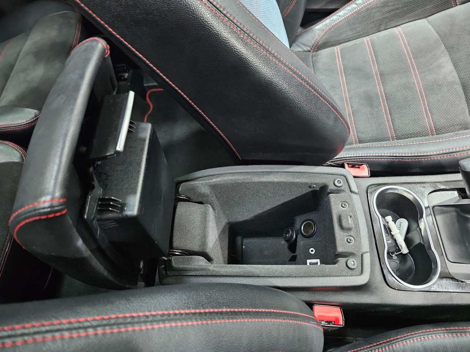 Used Ford S-Max 2013 for sale - 76972457: Photo 64