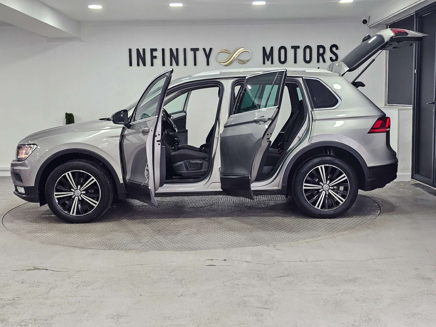 Used Volkswagen Tiguan 2016 for sale - 76972371: Photo 32