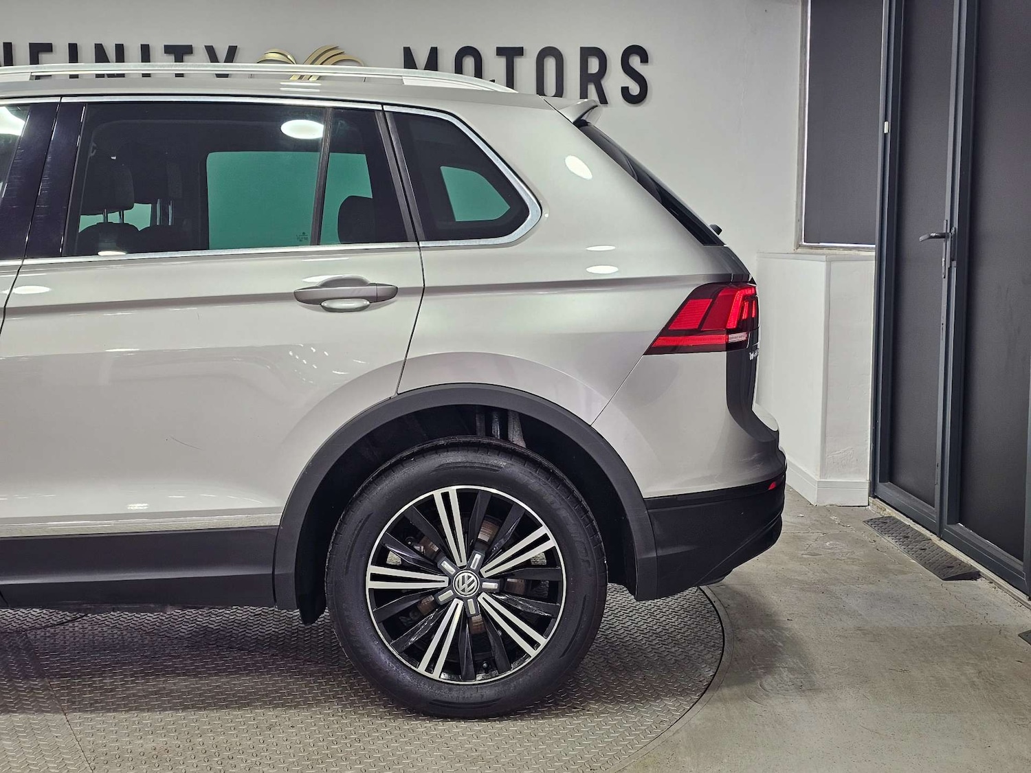 Used Volkswagen Tiguan 2016 for sale - 76972371: Photo 36