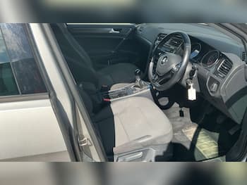 Used Volkswagen Golf 2019 for sale - 79631638: Photo