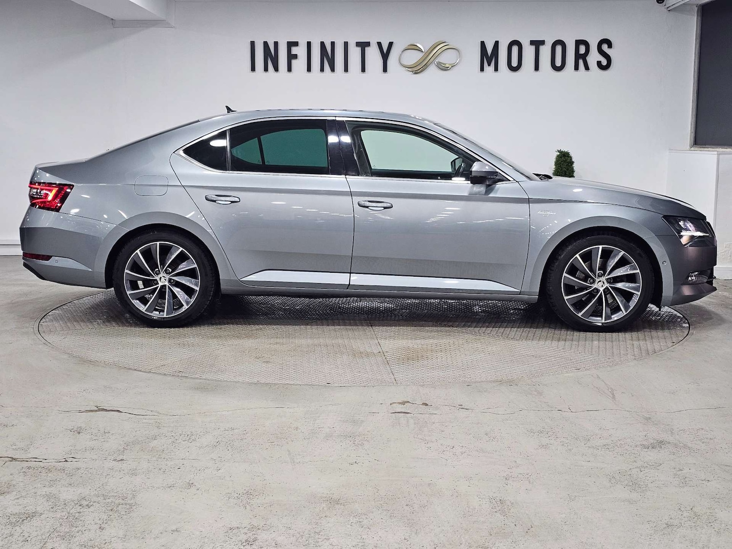 Used Skoda Superb 2015 for sale - 77394912: Photo 35