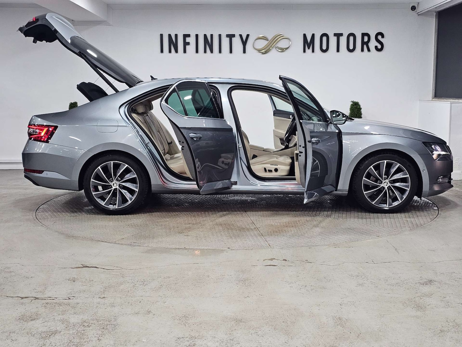 Used Skoda Superb 2015 for sale - 77394912: Photo 43