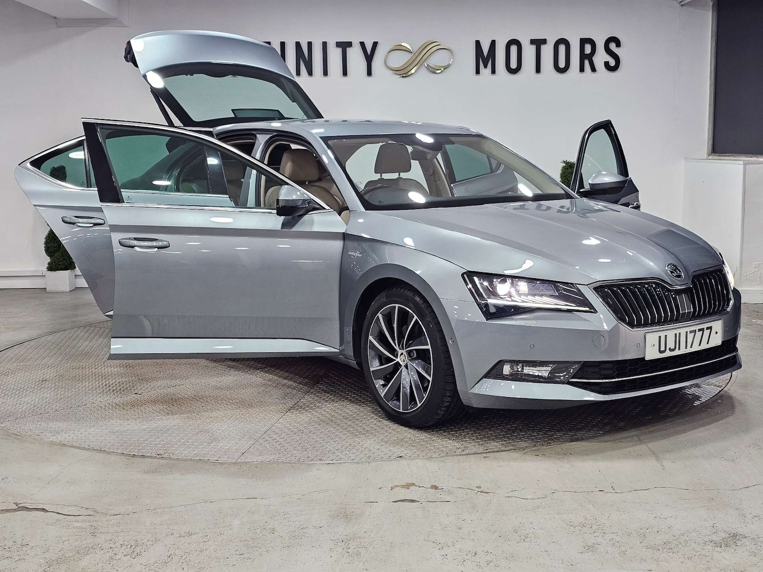 Used Skoda Superb 2015 for sale - 77394912: Photo 44