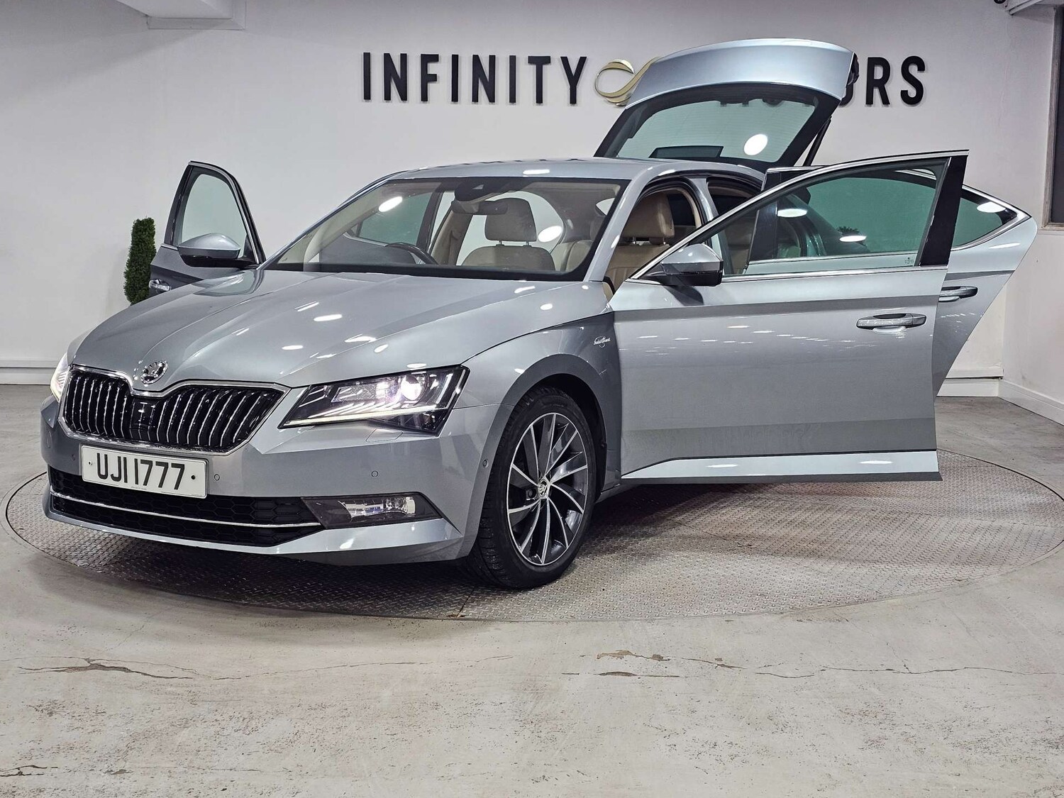 Used Skoda Superb 2015 for sale - 77394912: Photo 46