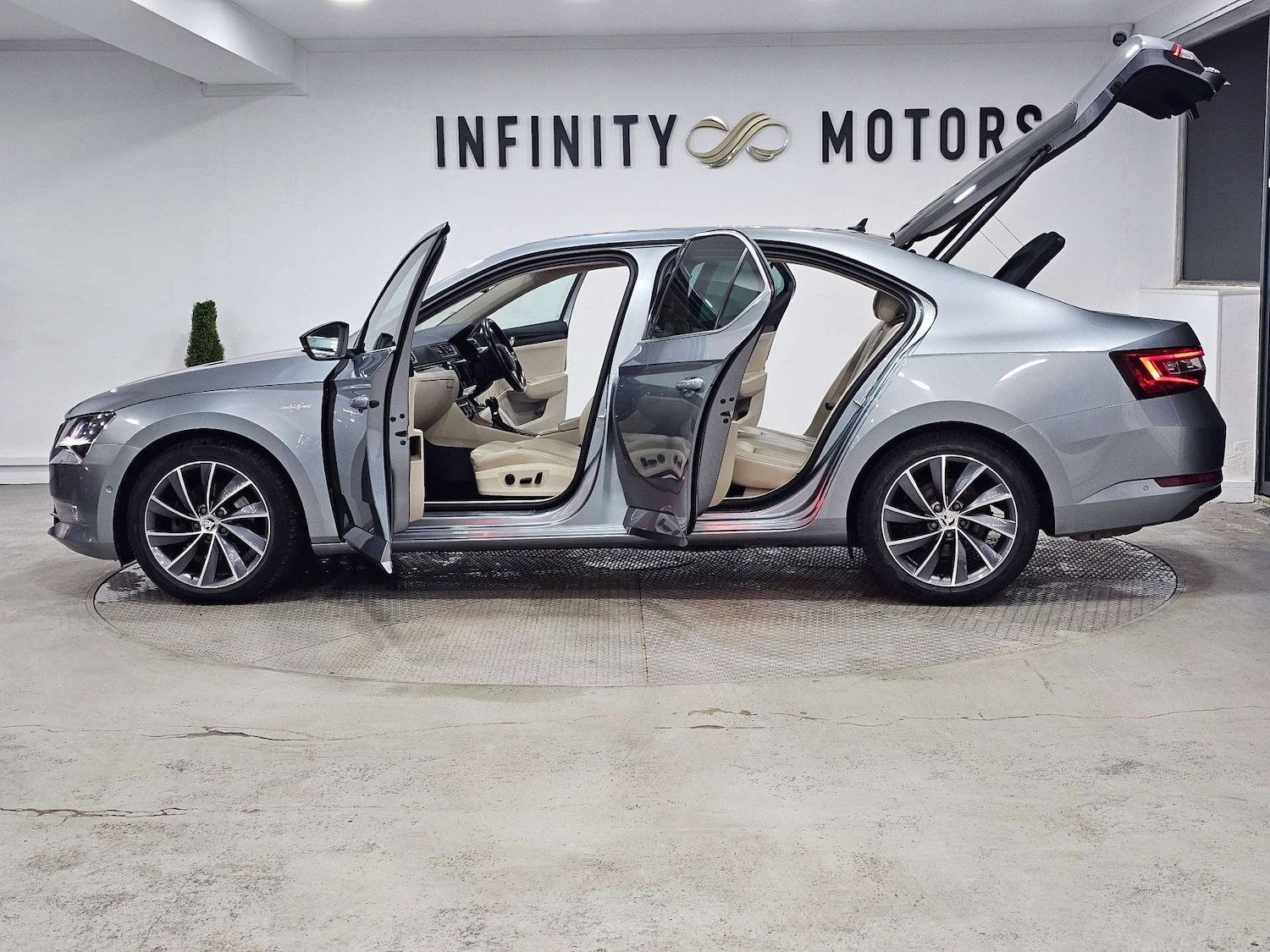 Used Skoda Superb 2015 for sale - 77394912: Photo 47