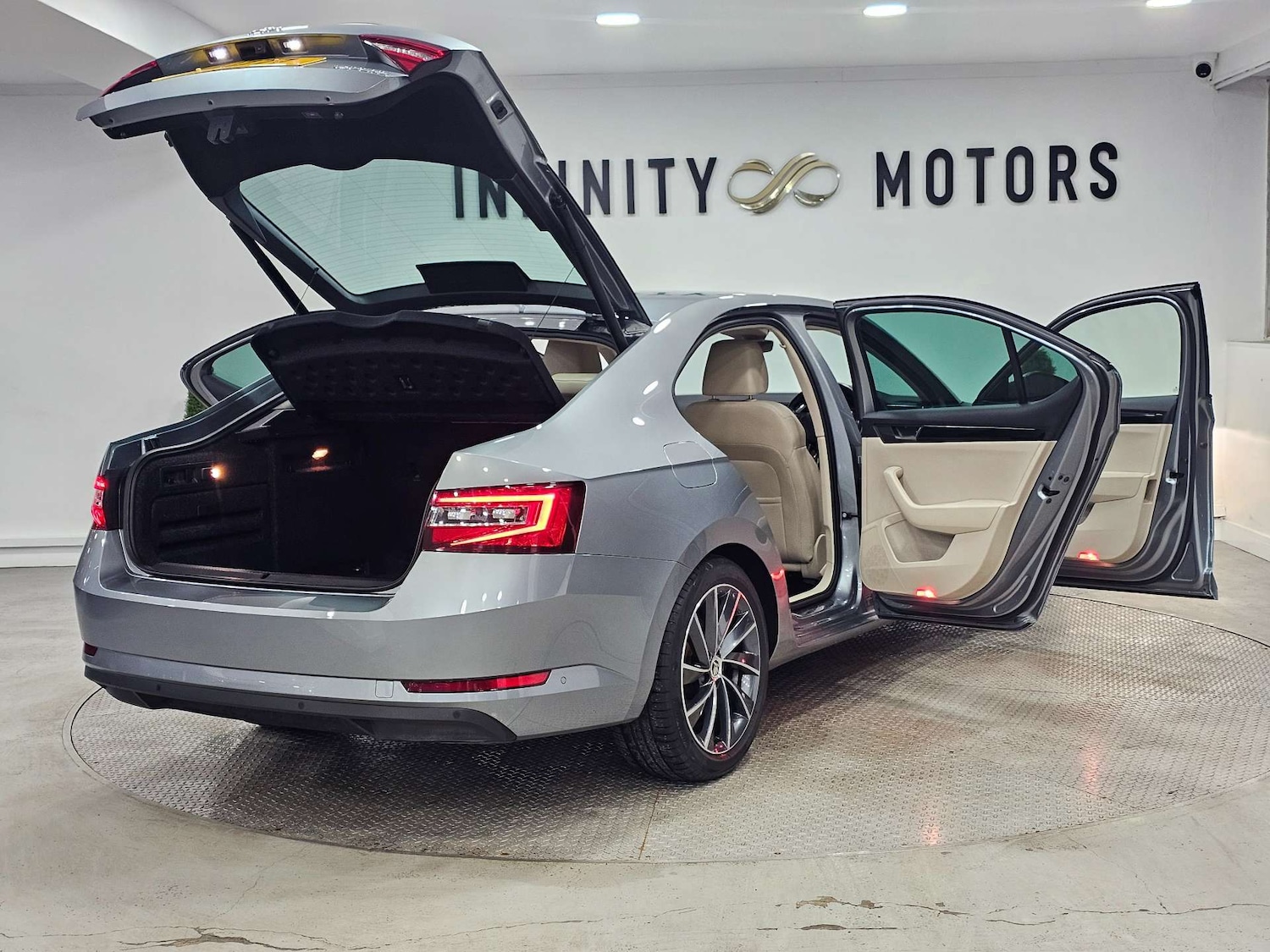 Used Skoda Superb 2015 for sale - 77394912: Photo 50