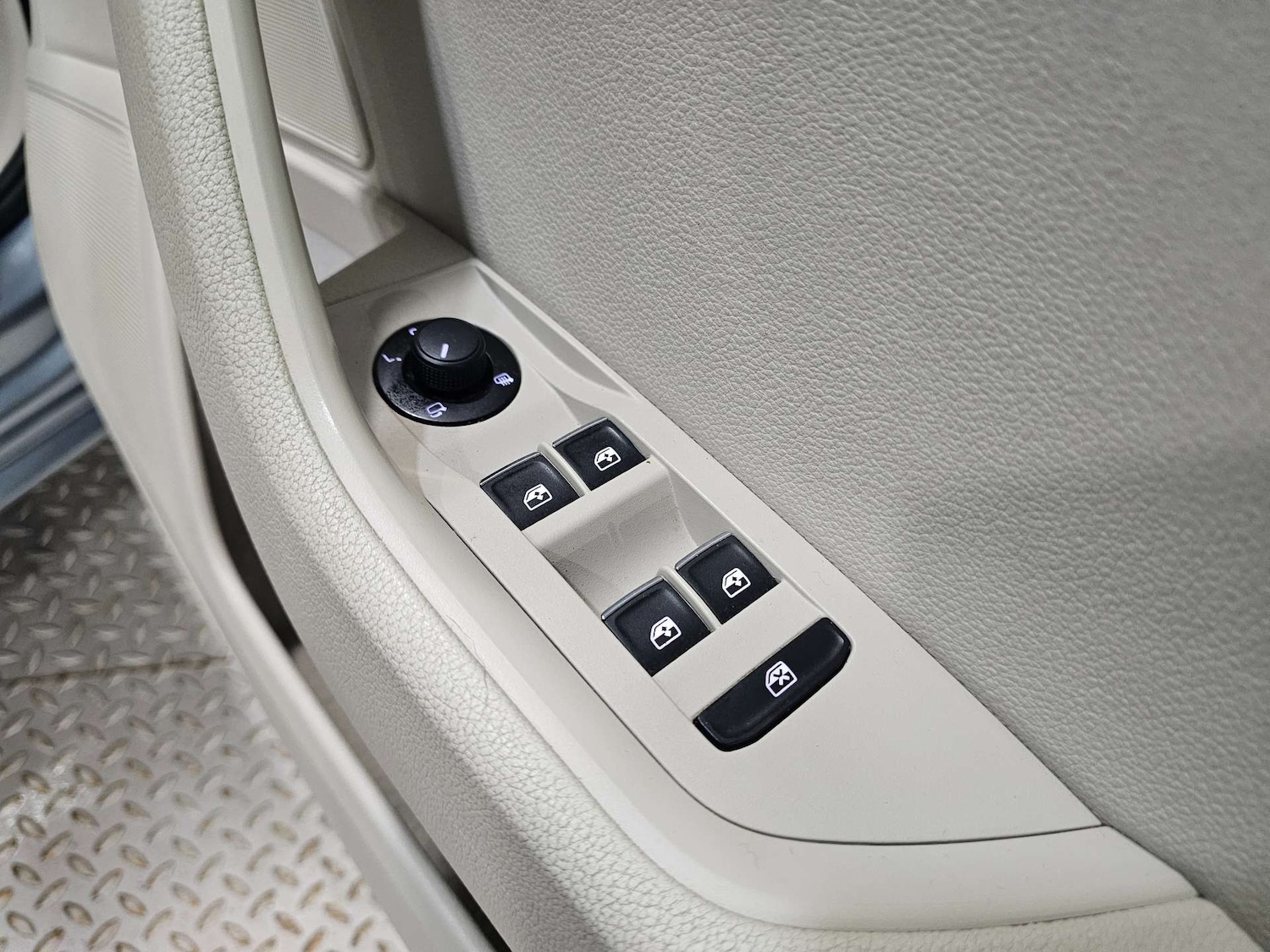 Used Skoda Superb 2015 for sale - 77394912: Photo 55