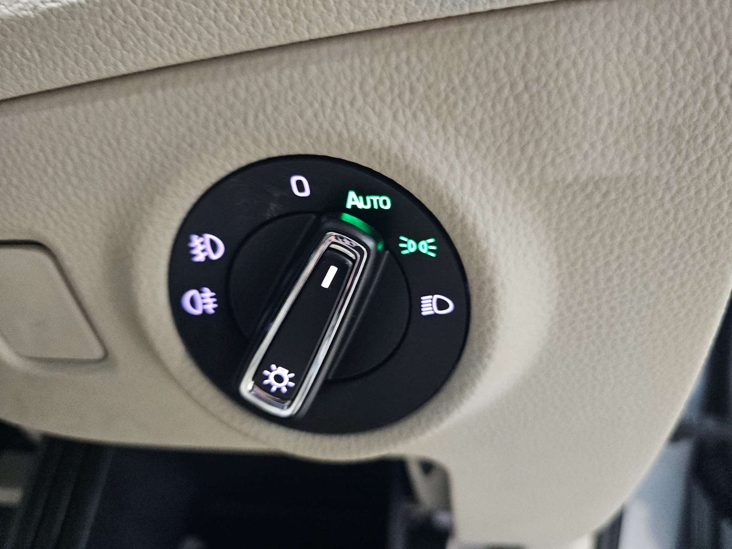 Used Skoda Superb 2015 for sale - 77394912: Photo 61