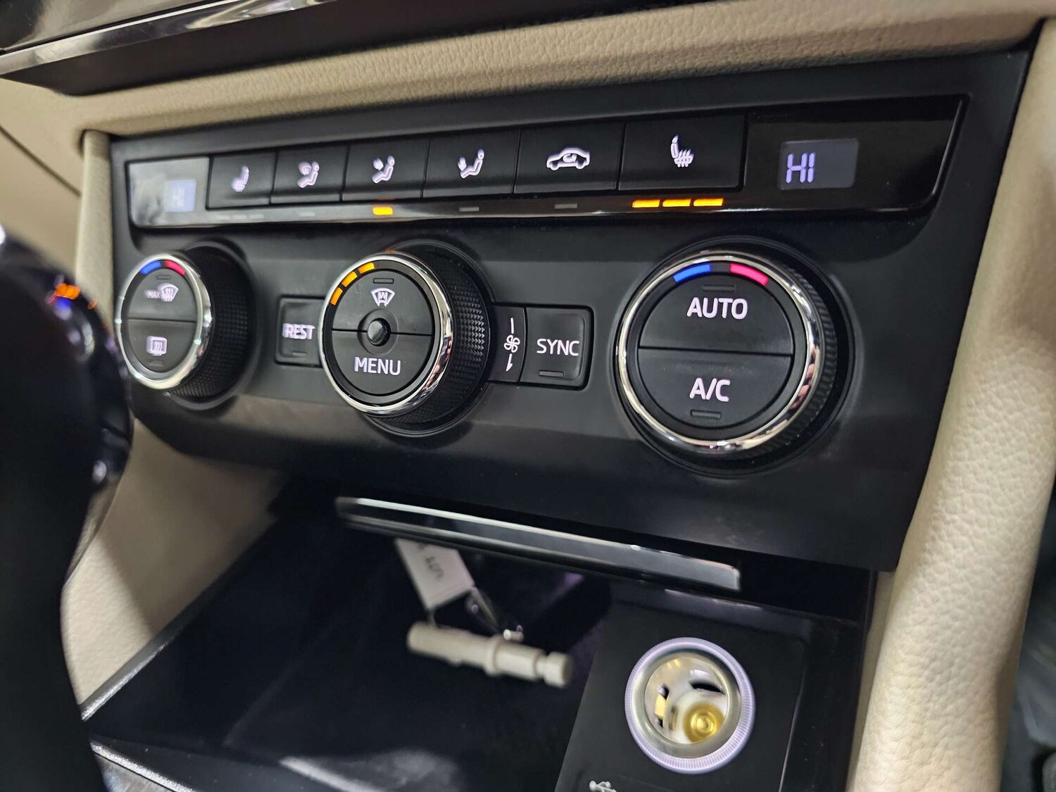 Used Skoda Superb 2015 for sale - 77394912: Photo 74