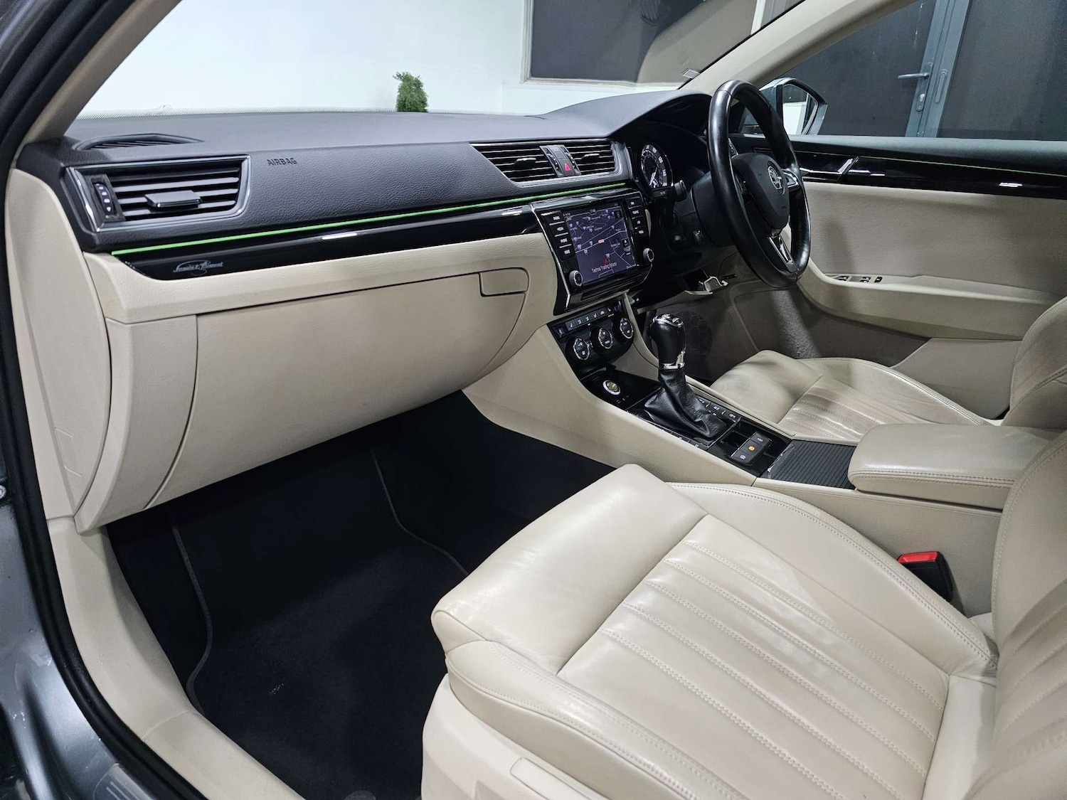 Used Skoda Superb 2015 for sale - 77394912: Photo 97