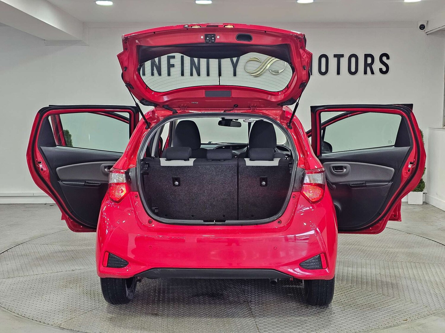 Used Toyota Yaris 2019 for sale - 77227782: Photo 41