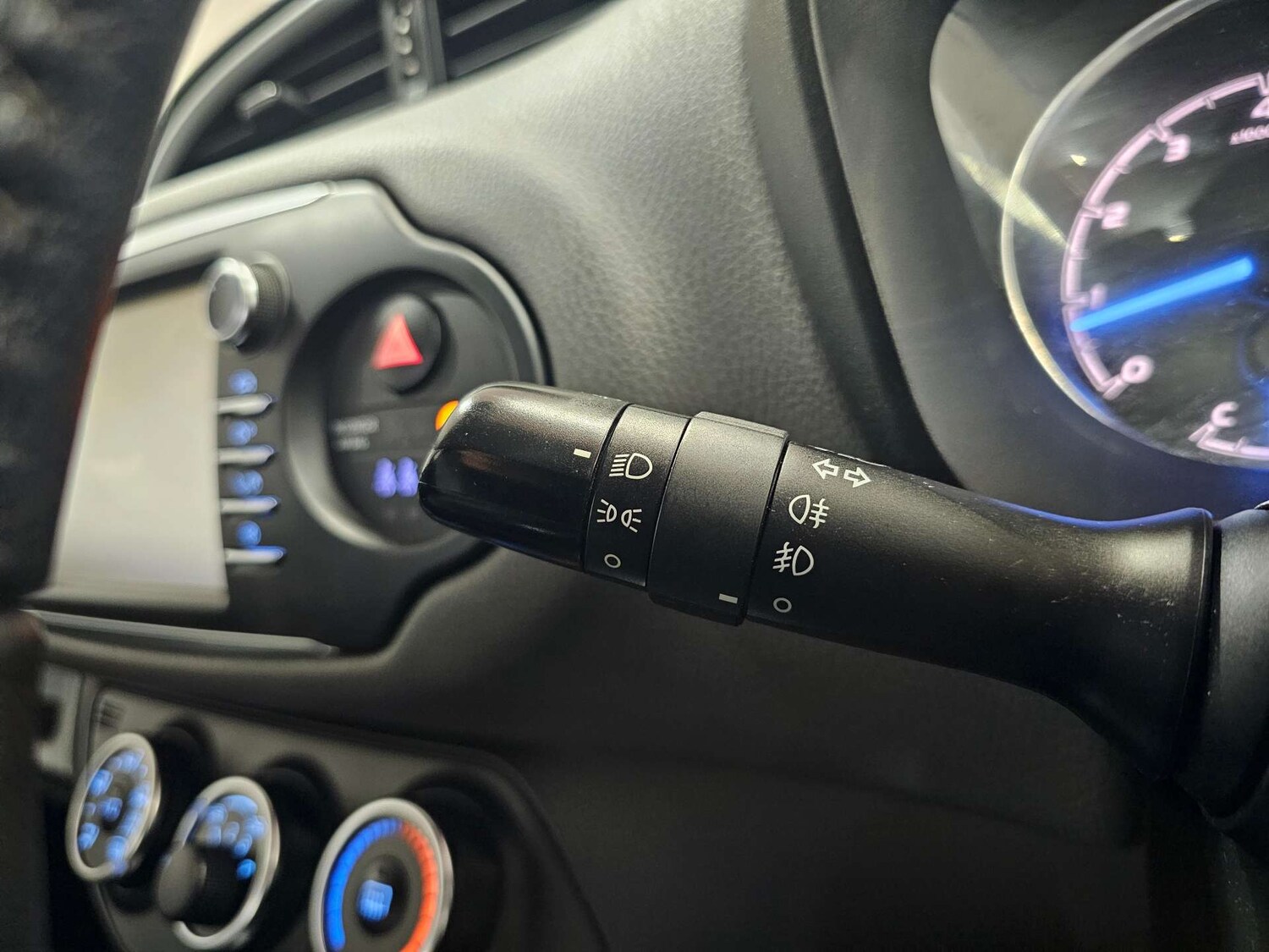 Used Toyota Yaris 2019 for sale - 77227782: Photo 53