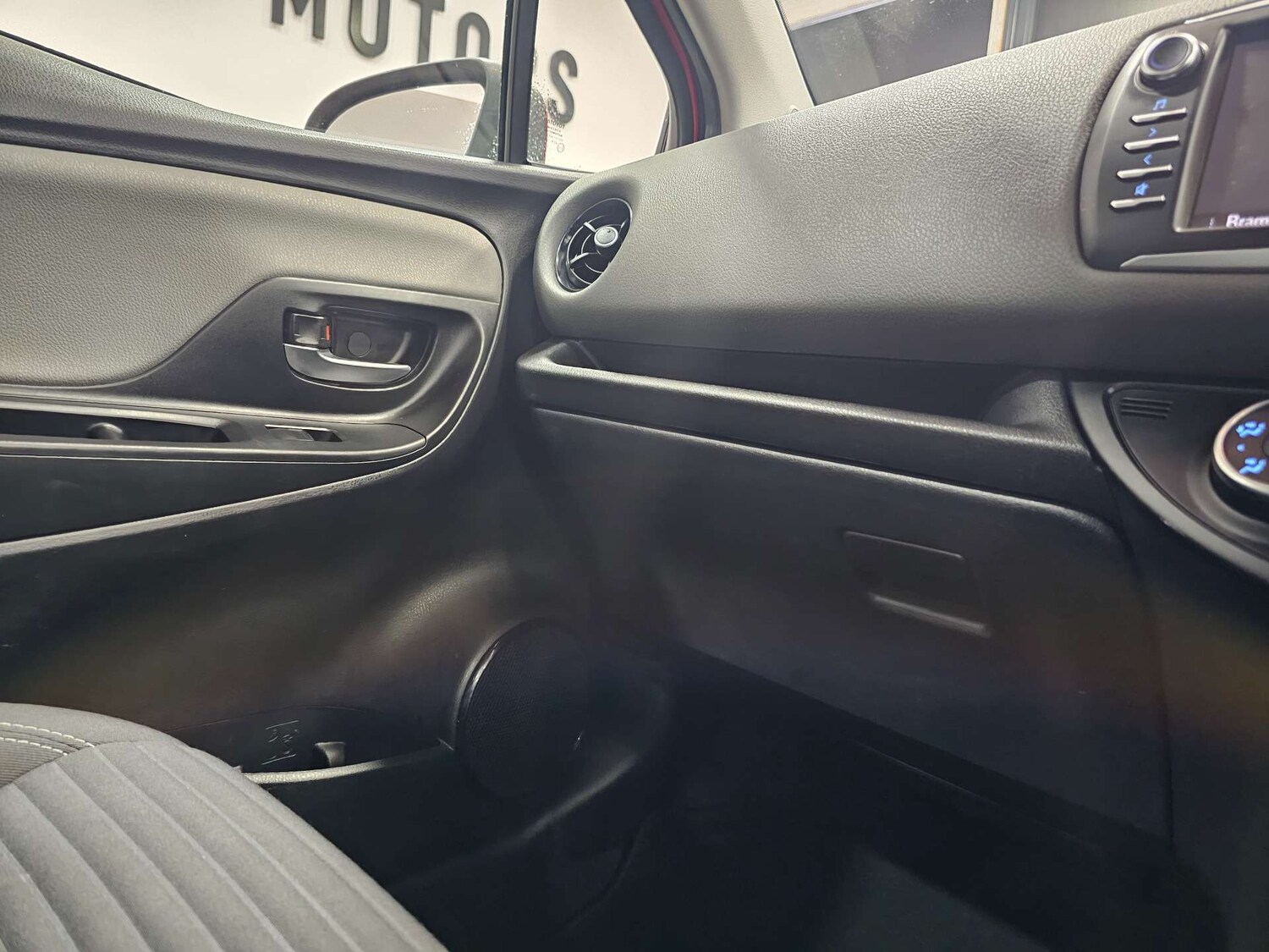 Used Toyota Yaris 2019 for sale - 77227782: Photo 71