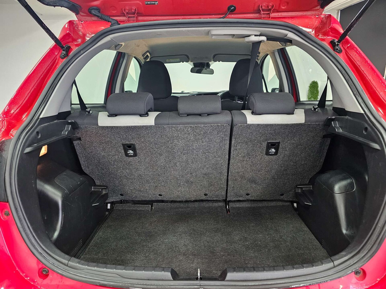 Used Toyota Yaris 2019 for sale - 77227782: Photo 78