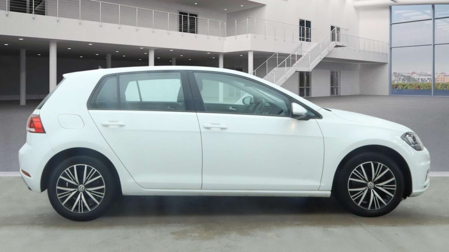 Used Volkswagen Golf 2017 for sale - 77562672: Photo 5