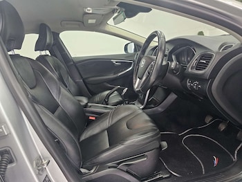 Used Volvo V40 2014 for sale - 77474633: Photo