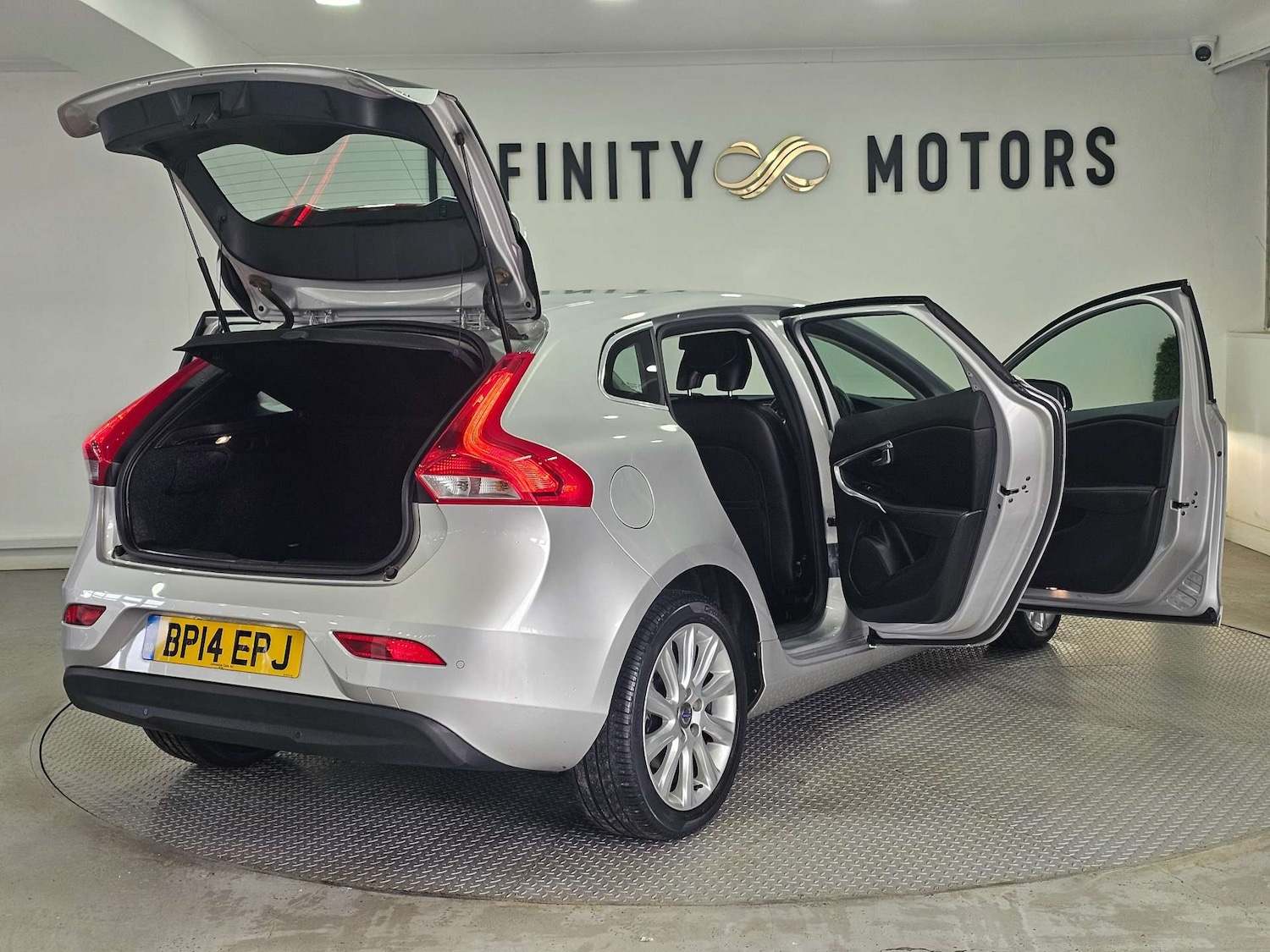 Used Volvo V40 2014 for sale - 77474633: Photo 33