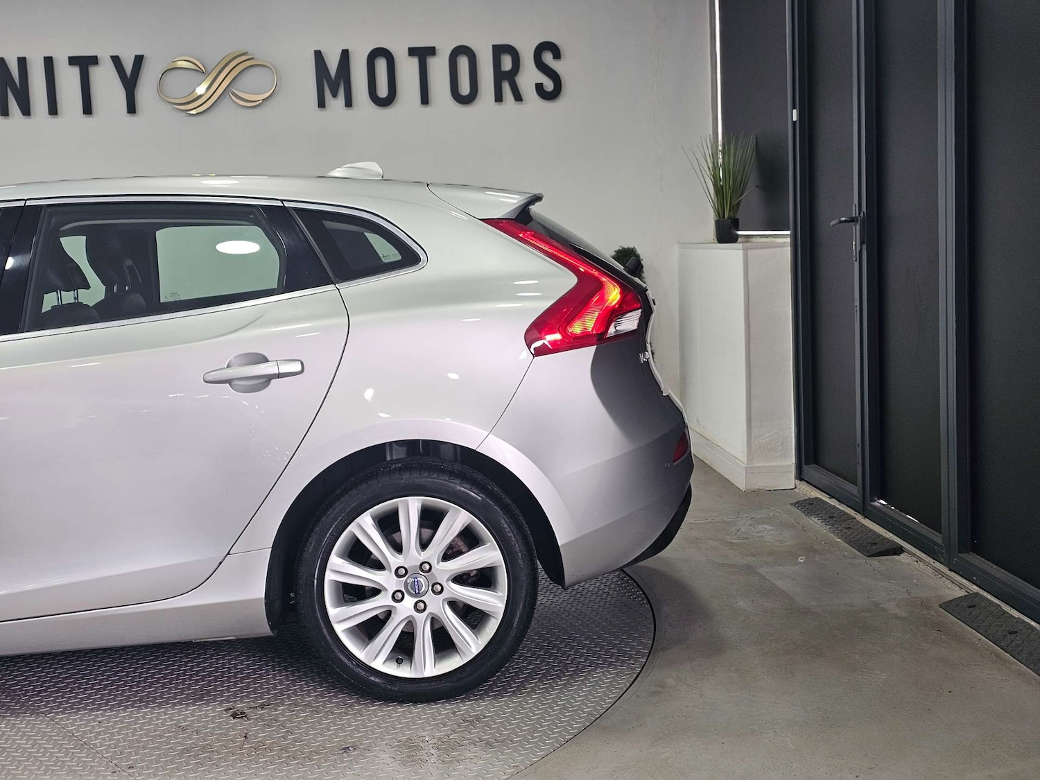 Used Volvo V40 2014 for sale - 77474633: Photo 43
