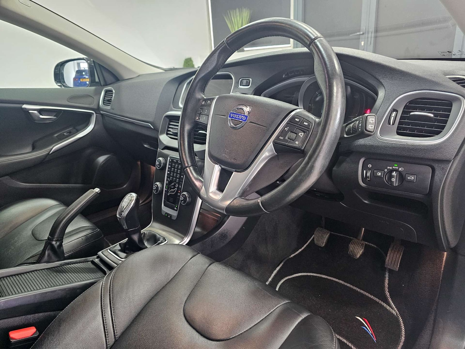 Used Volvo V40 2014 for sale - 77474633: Photo 5