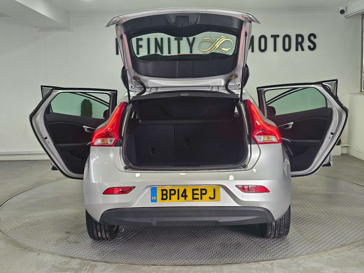 Used Volvo V40 2014 for sale - 77474633: Photo 75