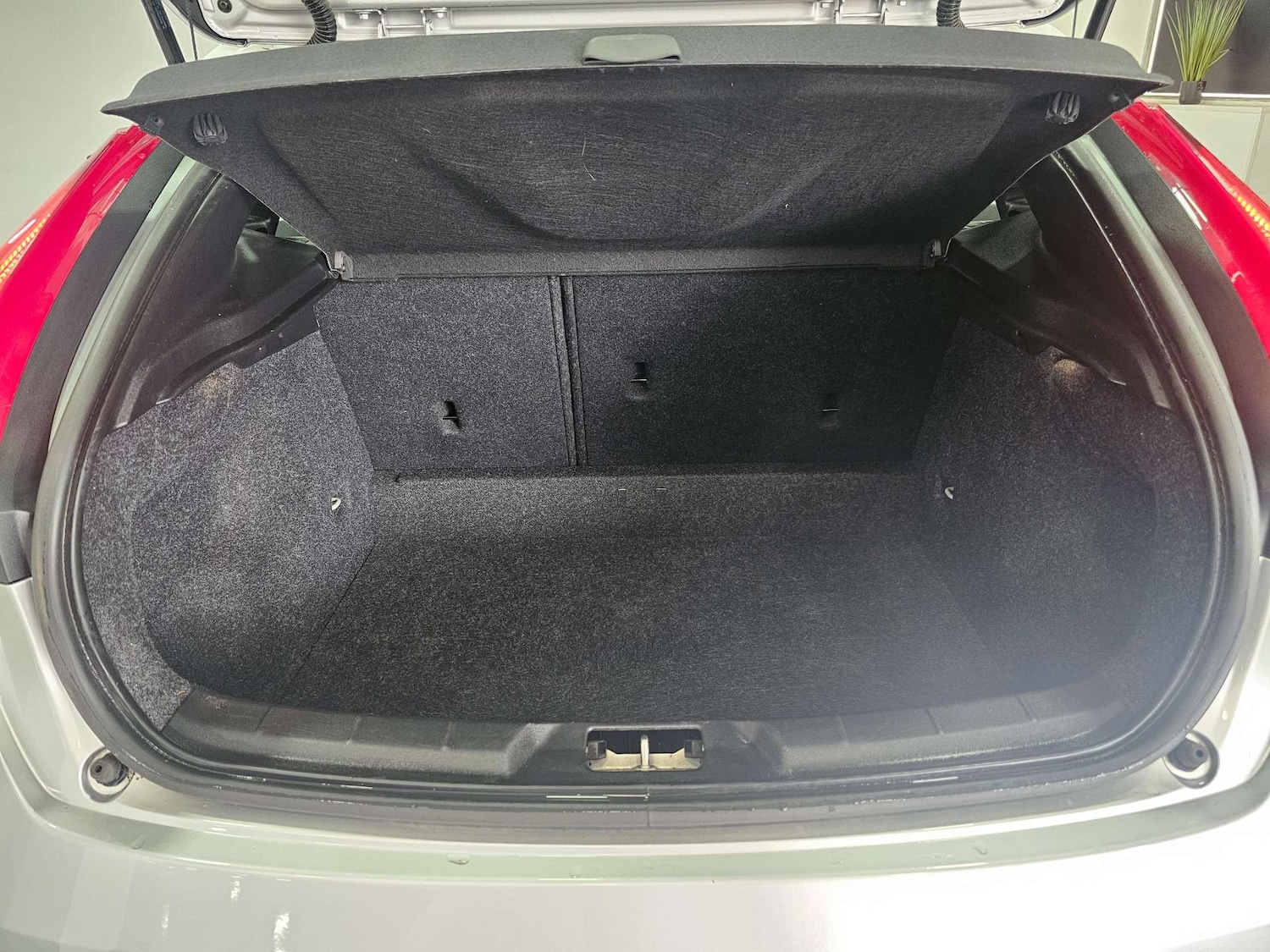 Used Volvo V40 2014 for sale - 77474633: Photo 76