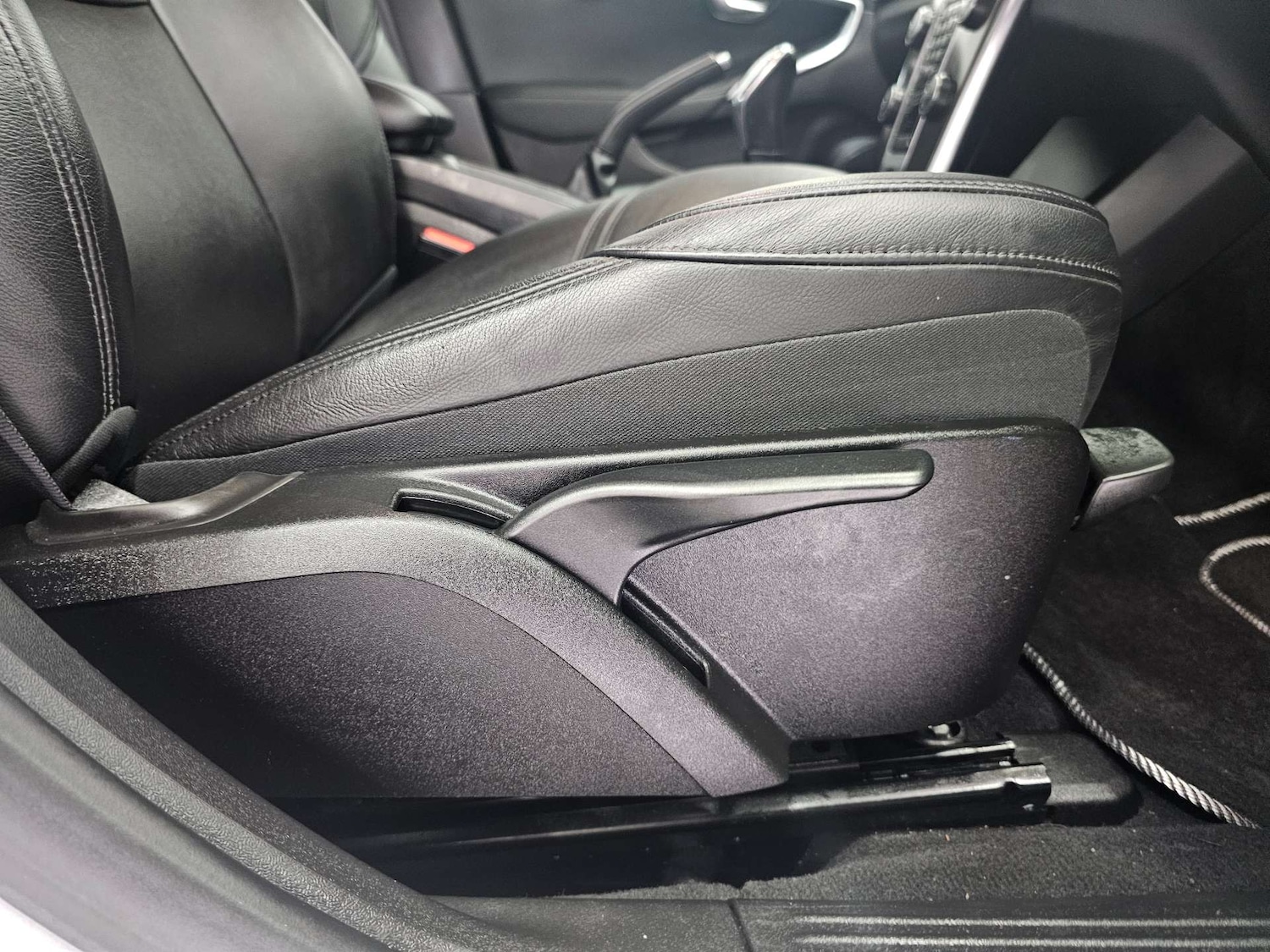 Used Volvo V40 2014 for sale - 77474633: Photo 82