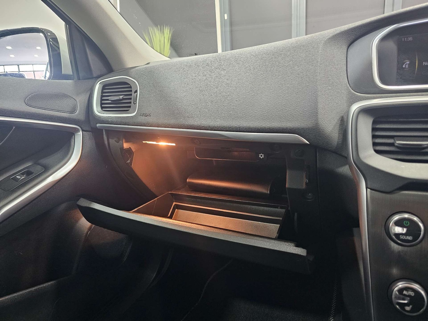 Used Volvo V40 2014 for sale - 77474633: Photo 84