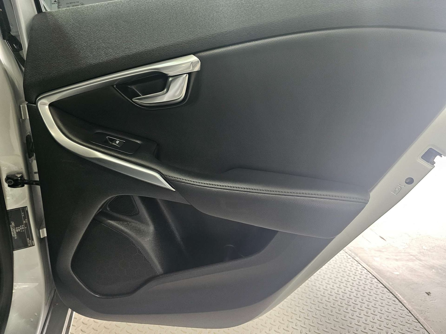 Used Volvo V40 2014 for sale - 77474633: Photo 85