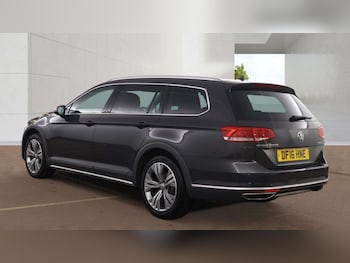 Used Volkswagen Passat 2016 for sale - 79037330: Photo