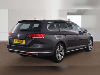 Used Volkswagen Passat 2016 for sale - 79037330: Photo