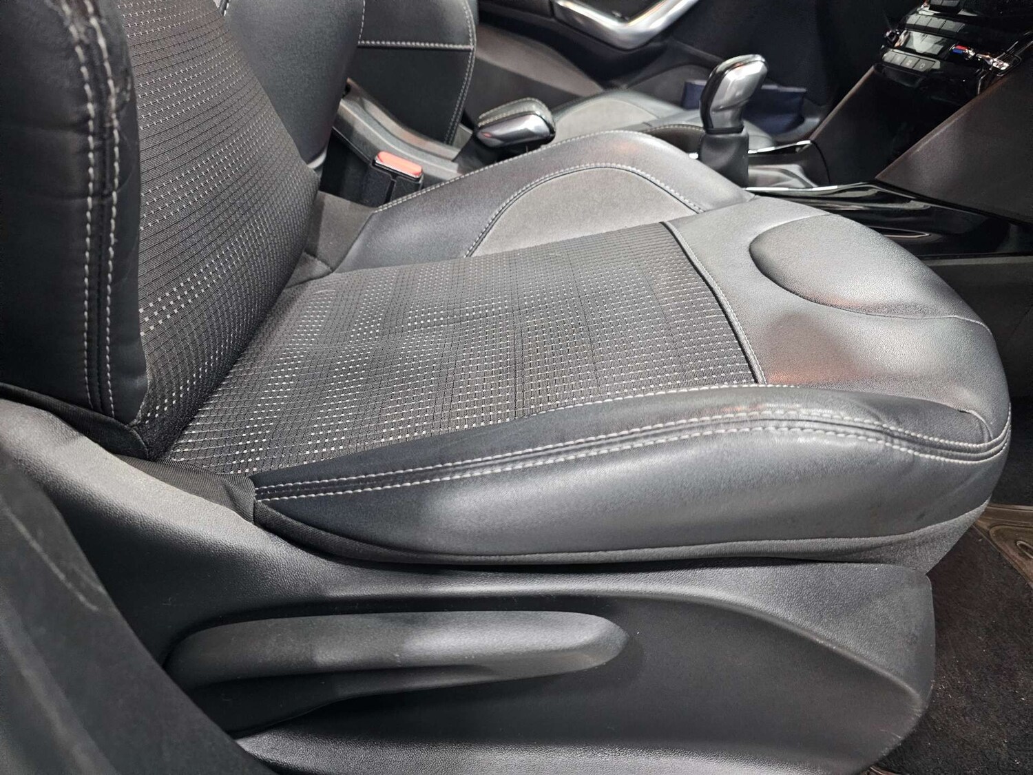 Used Peugeot 2008 2017 for sale - 77477815: Photo 58