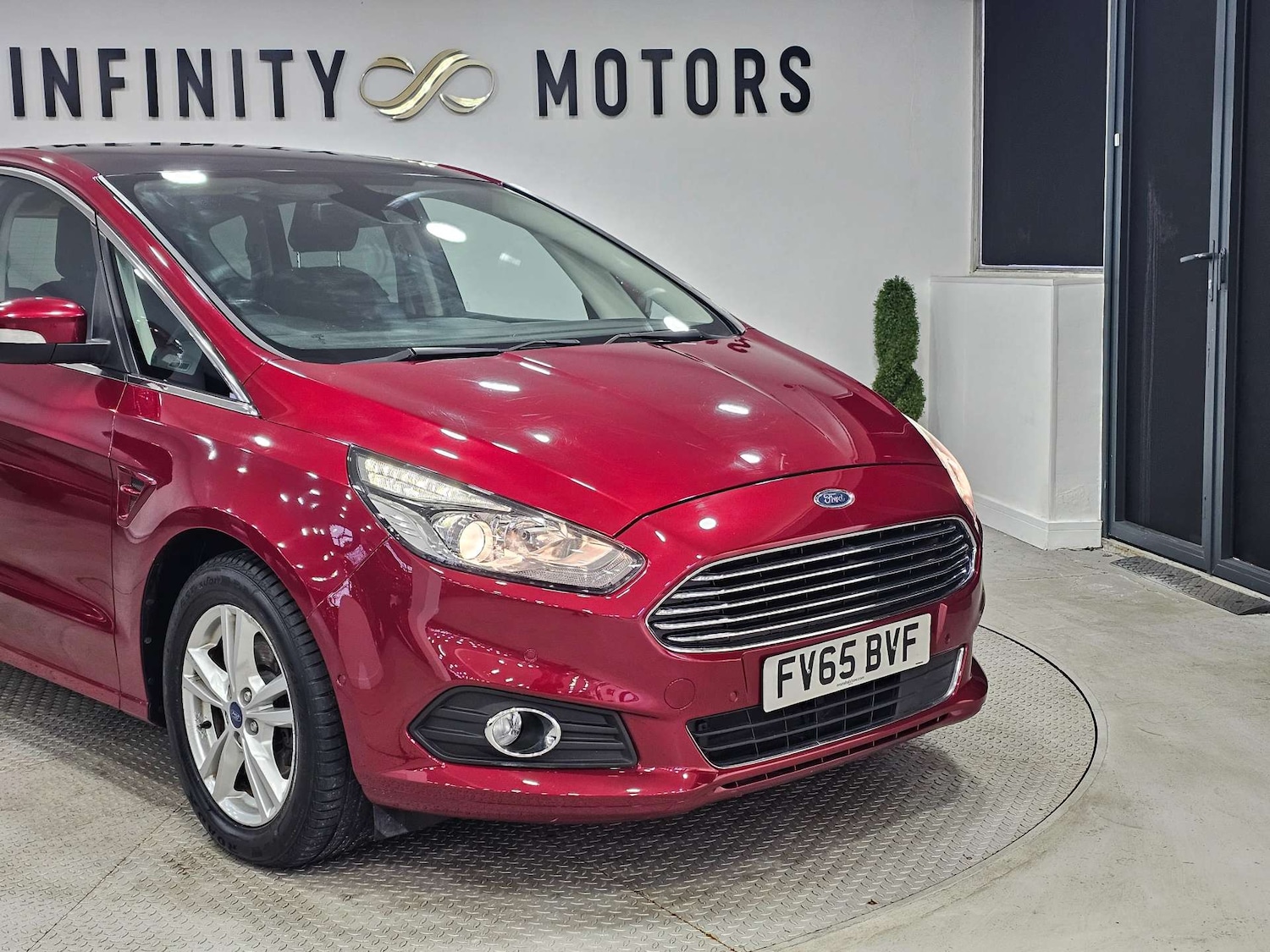 Used Ford S-Max 2015 for sale - 76972415: Photo 14