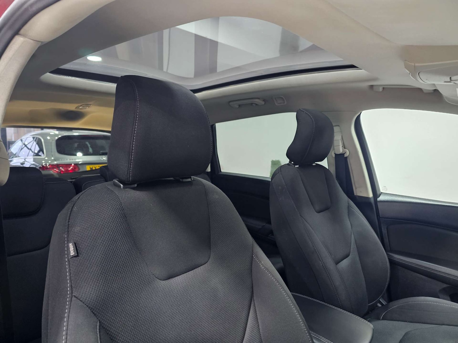 Used Ford S-Max 2015 for sale - 76972415: Photo 2