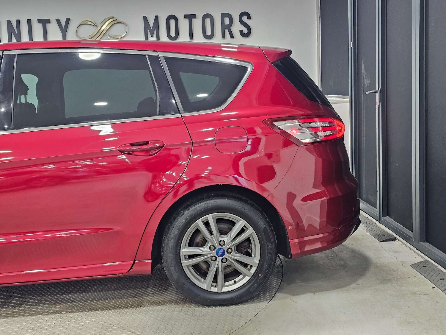 Used Ford S-Max 2015 for sale - 76972415: Photo 21