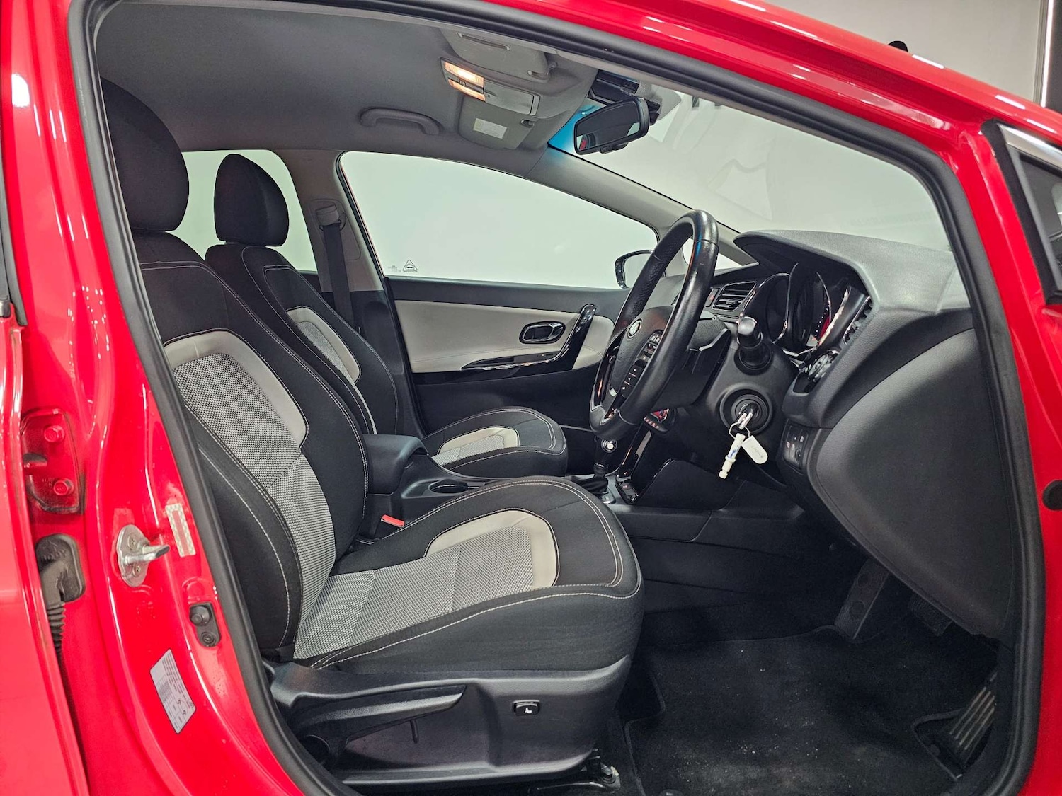 Used Kia Ceed 2015 for sale - 77406150: Photo 2