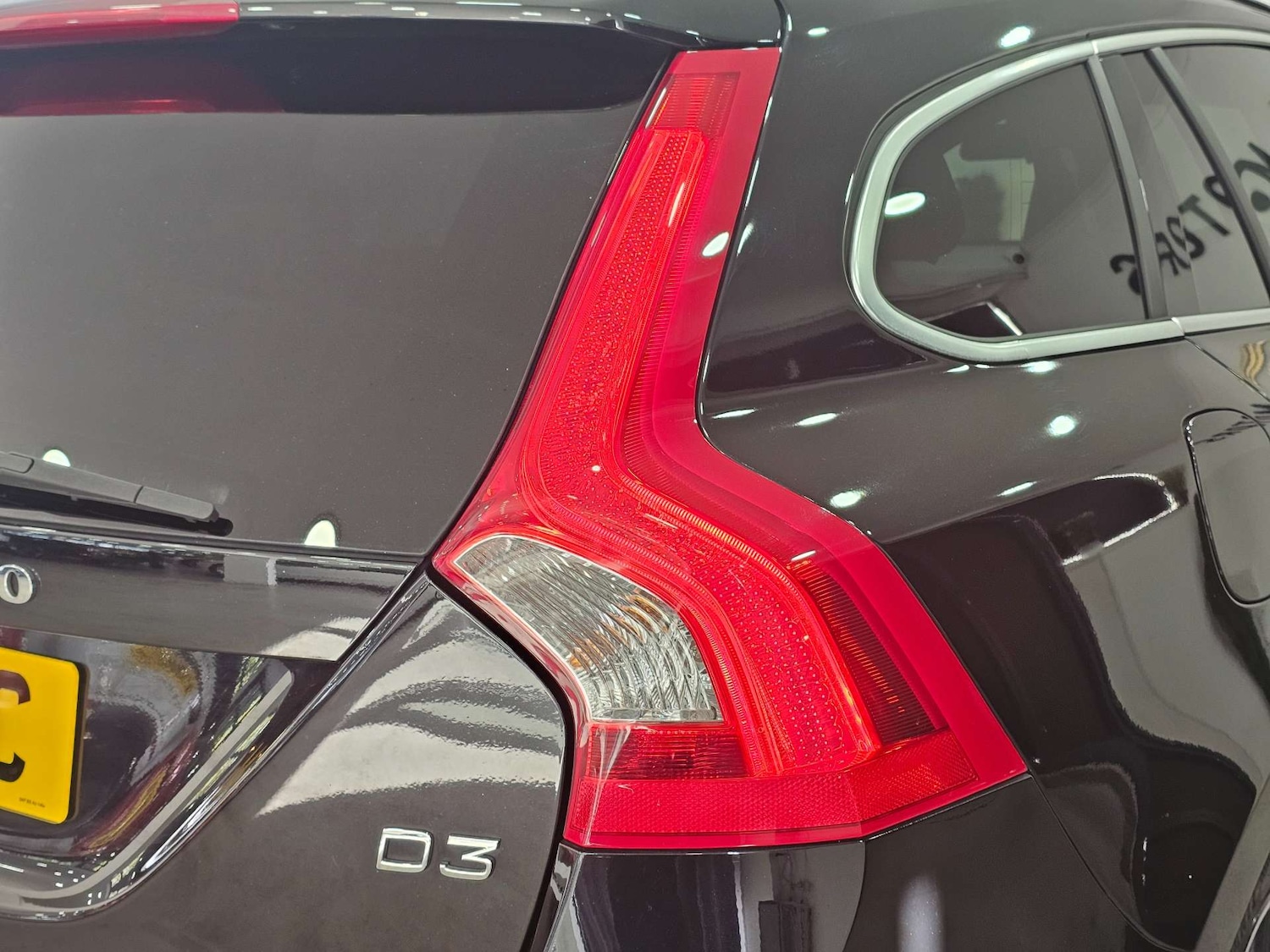 Used Volvo V60 2016 for sale - 77571265: Photo 31