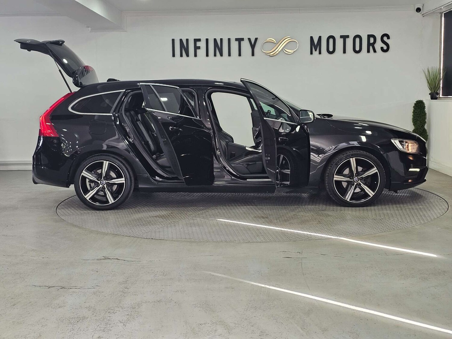 Used Volvo V60 2016 for sale - 77571265: Photo 40