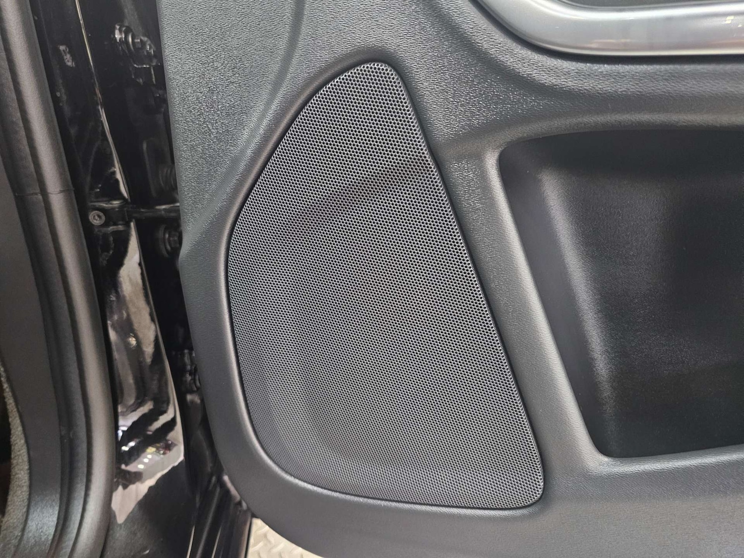 Used Volvo V60 2016 for sale - 77571265: Photo 47