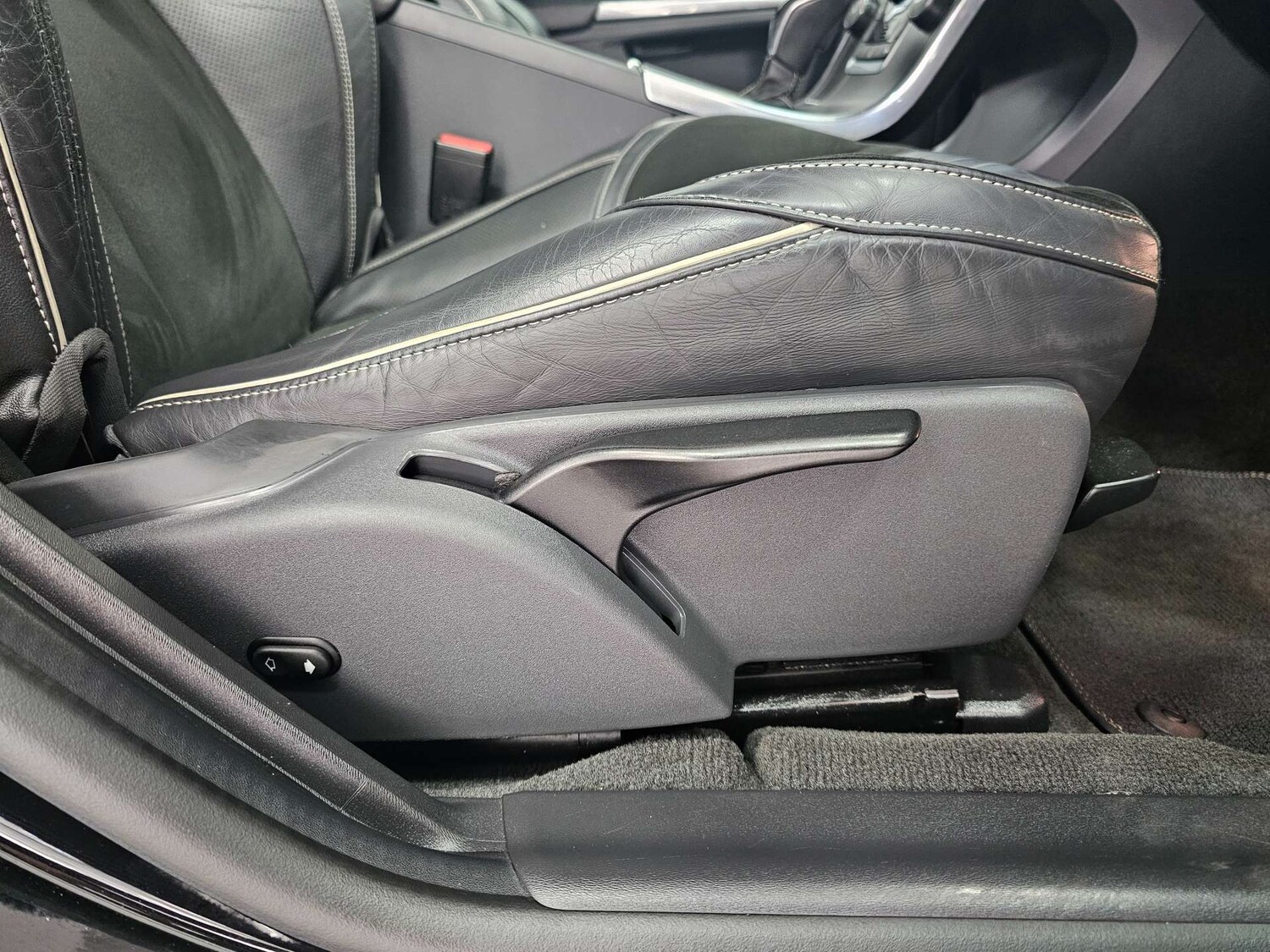 Used Volvo V60 2016 for sale - 77571265: Photo 49