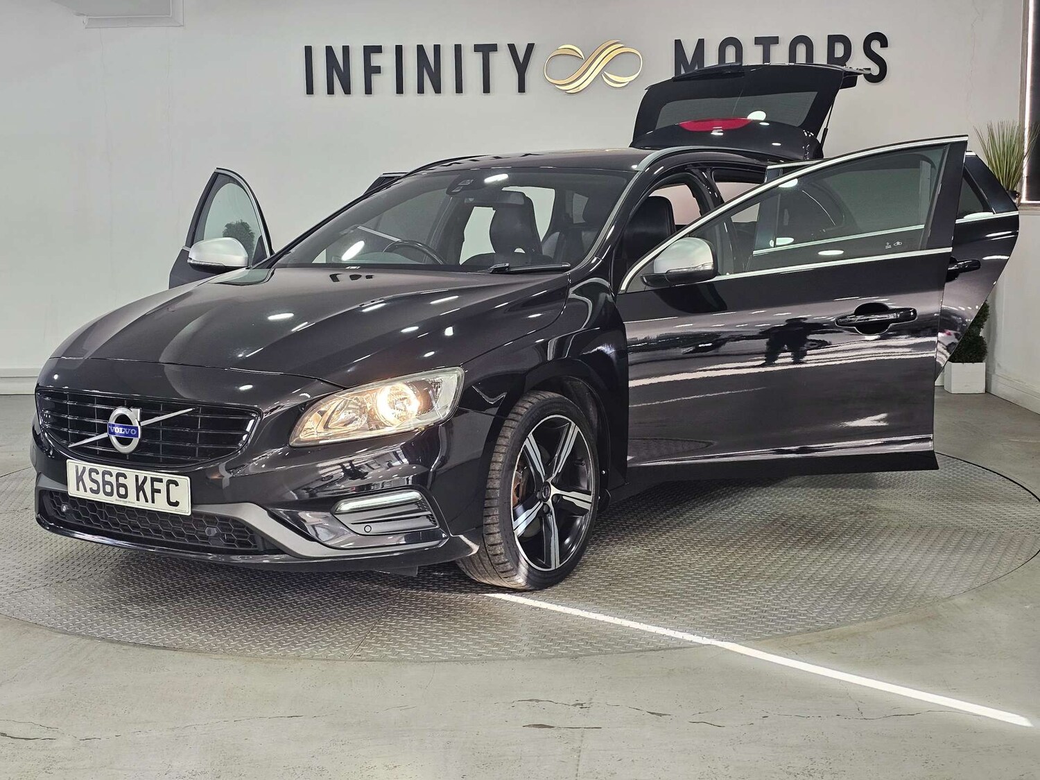 Used Volvo V60 2016 for sale - 77571265: Photo 61