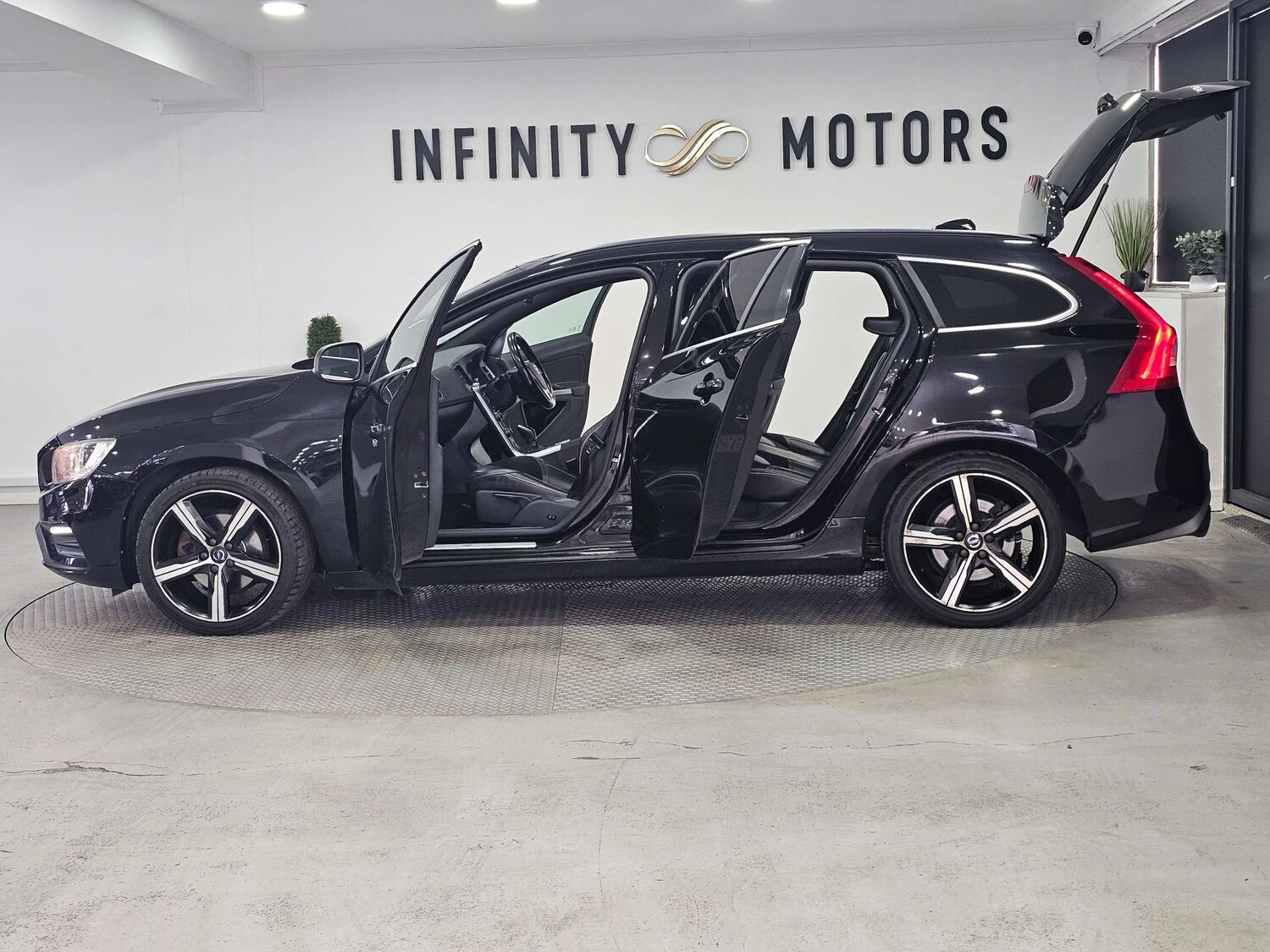 Used Volvo V60 2016 for sale - 77571265: Photo 65